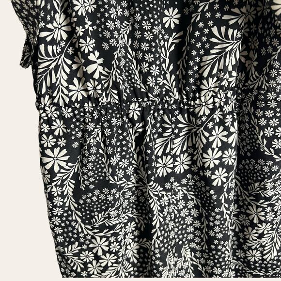 CeCe Black White Floral Print Wide Leg Sleeveless Jumpsuit Size M - Picture 4 of 11